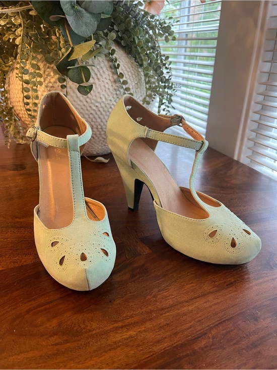 Modcloth Shoes - Mint Green Retro T-Strap Heels - Size 10